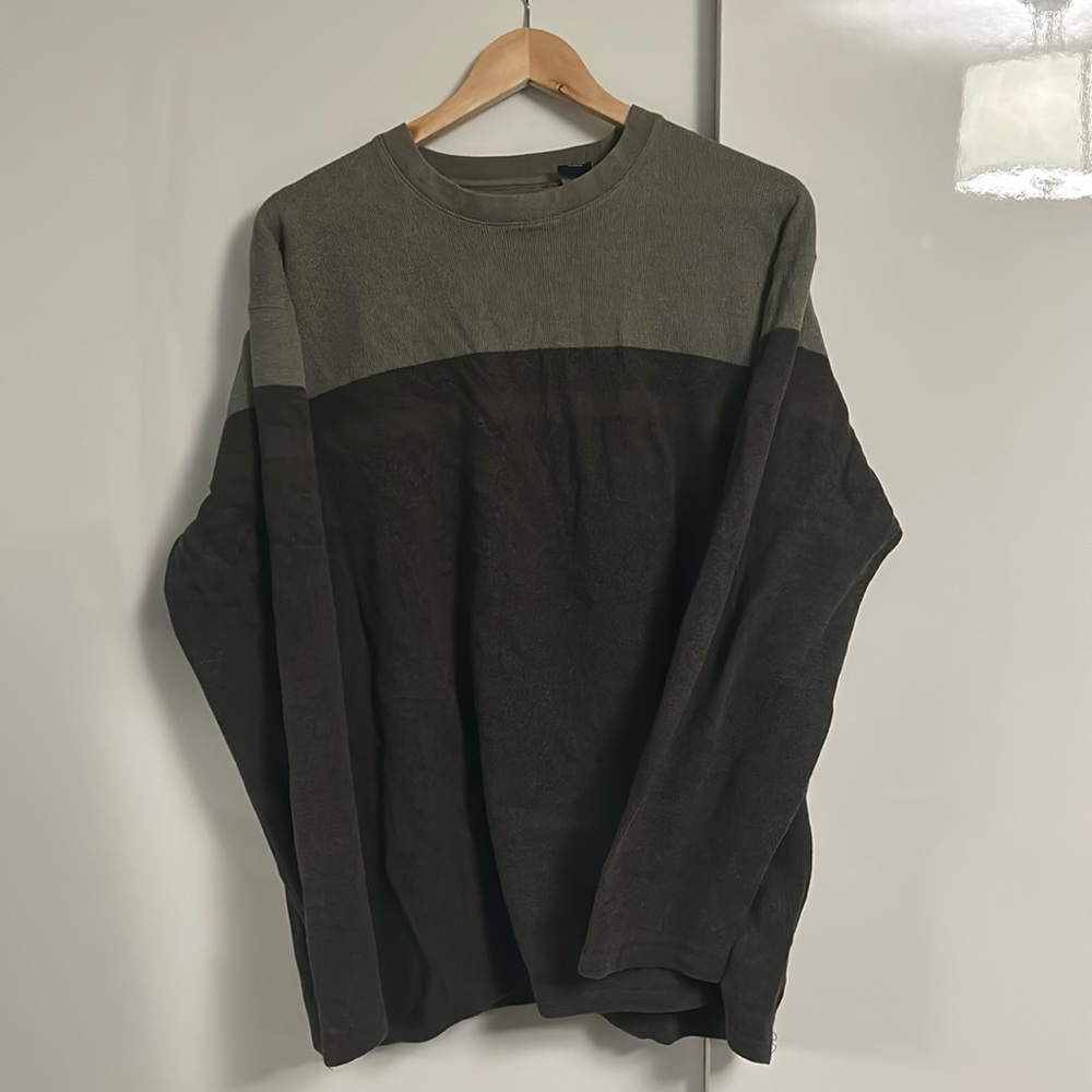 Vintage outline sweater